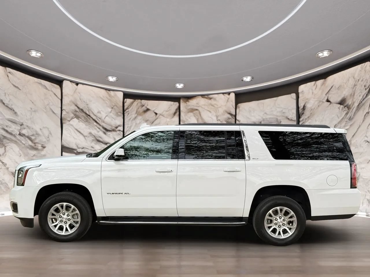 Used 2019 GMC Yukon XL SLT w/ Open Road Package RWD image 3