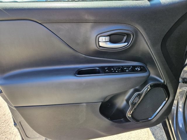 Used 2023 Jeep Renegade Altitude w/ Sun/Sound Group AWD/4WD image 25