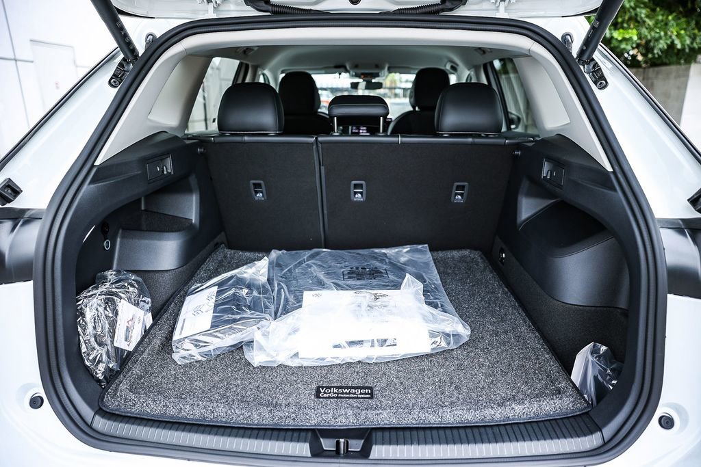 New 2026 Volkswagen Tiguan SE image 17