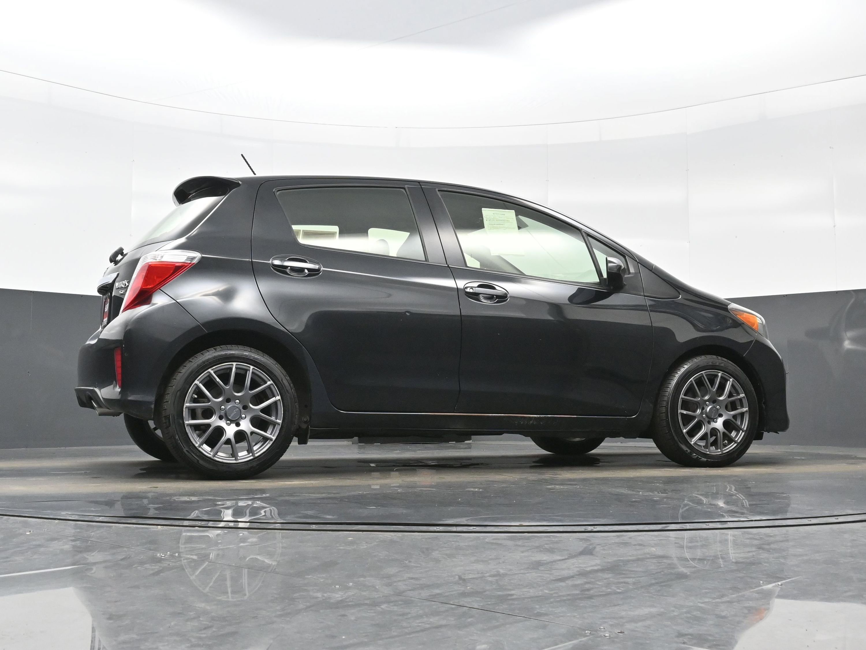 Used 2014 Toyota Yaris SE FWD image 29