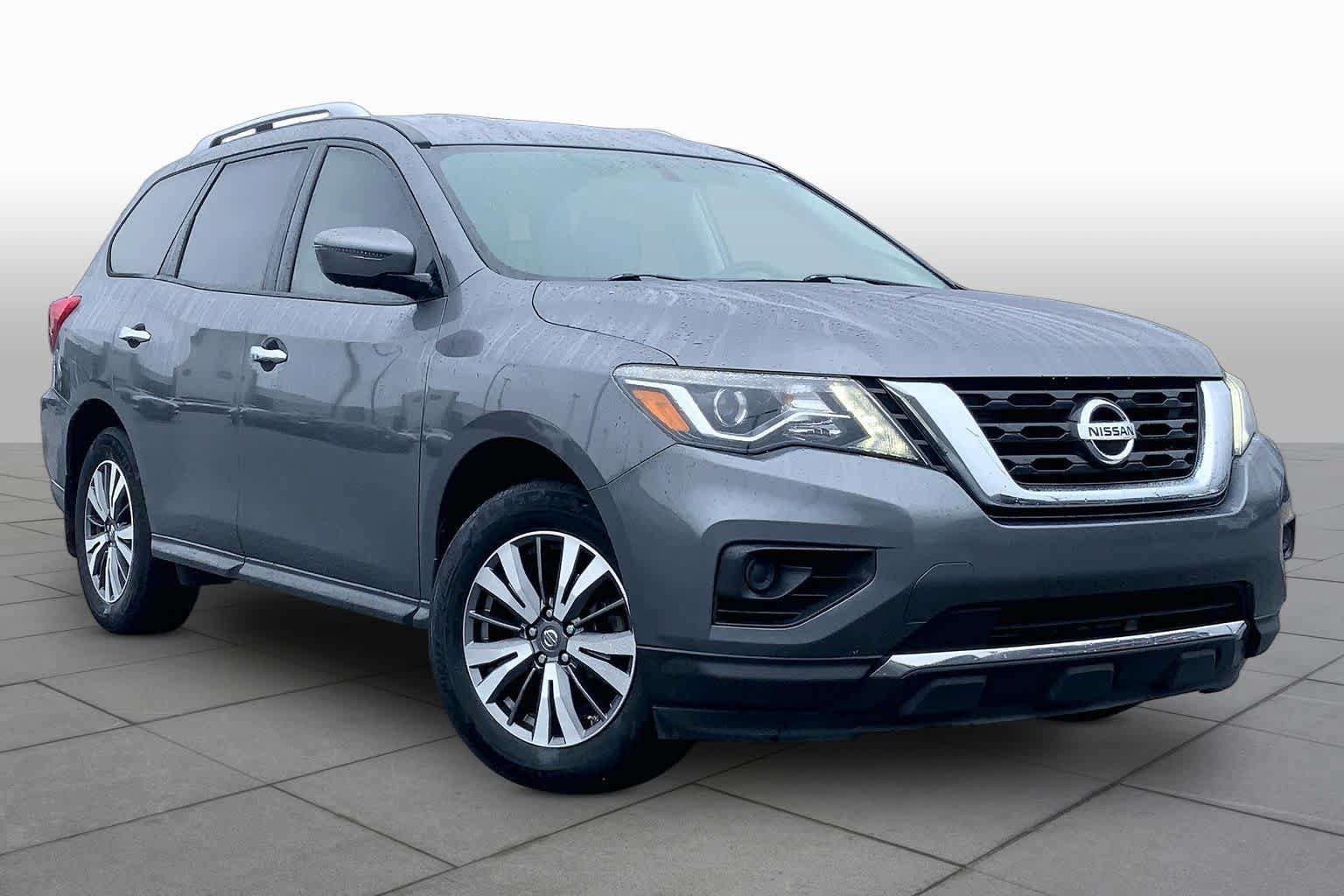 Used 2017 Nissan Pathfinder S FWD image 3