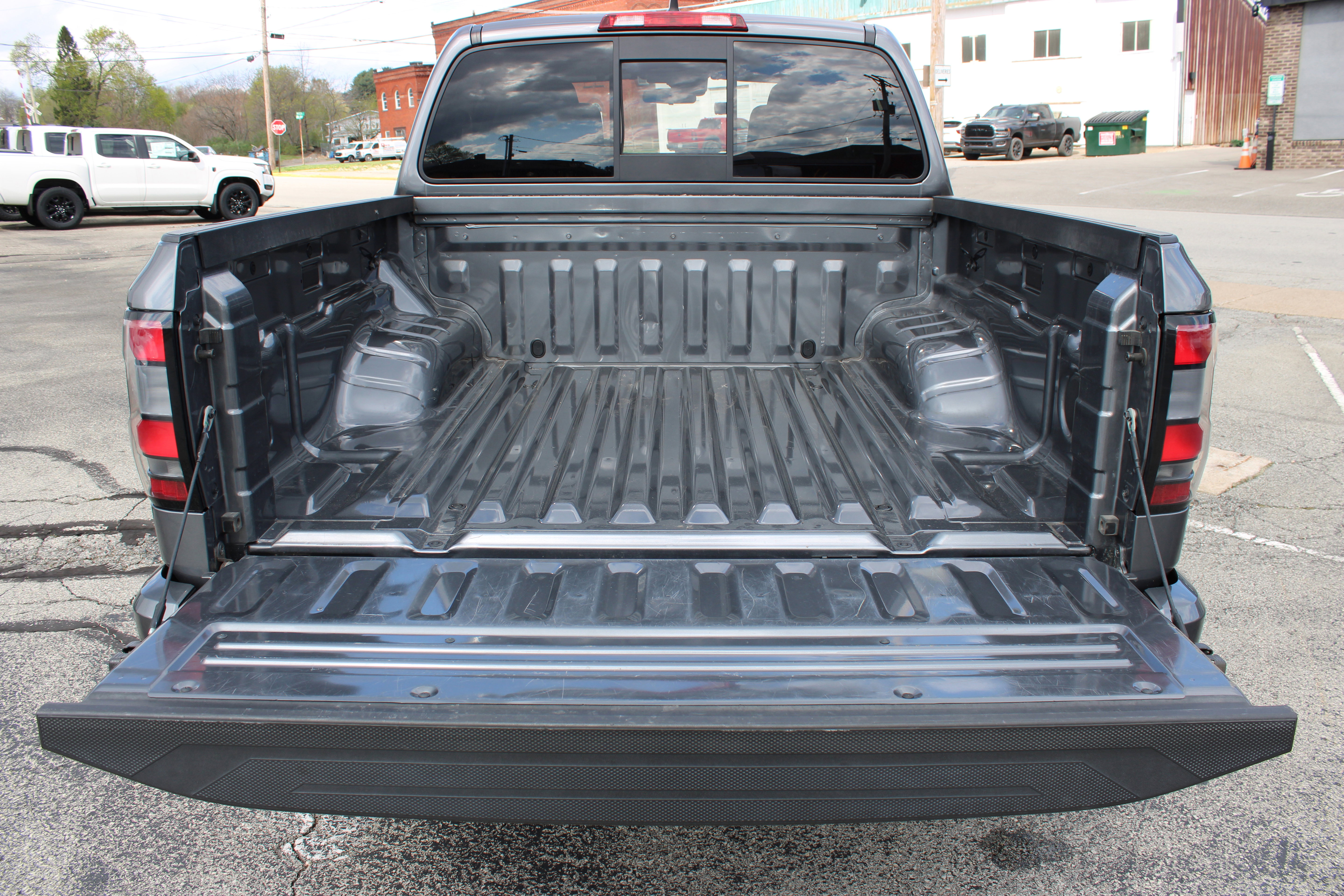 Certified 2022 Nissan Frontier PRO-4X w/ Off-Road Protection Package image 5