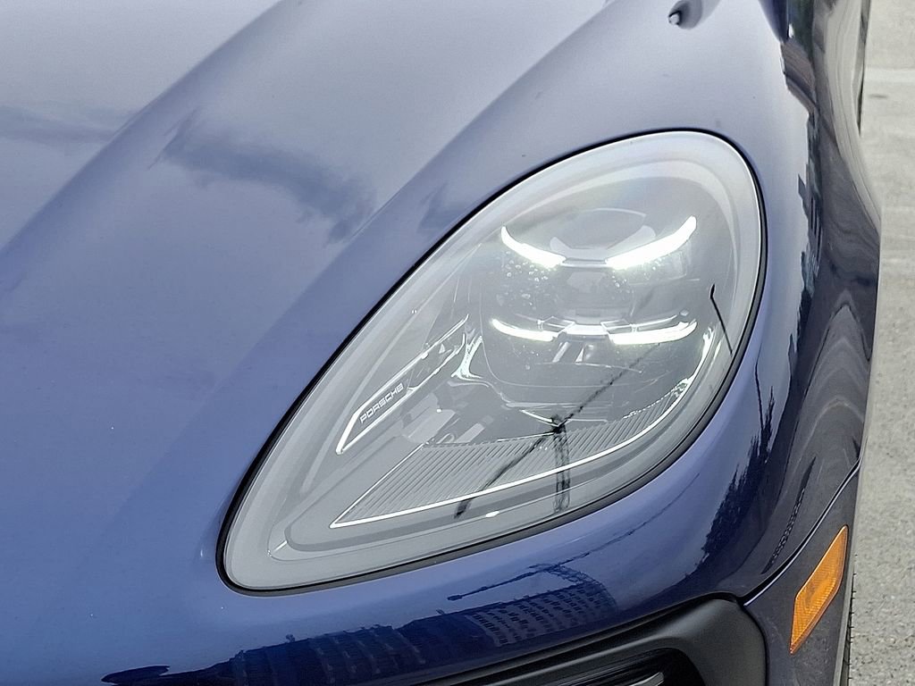 Certified 2025 Porsche Macan image 11