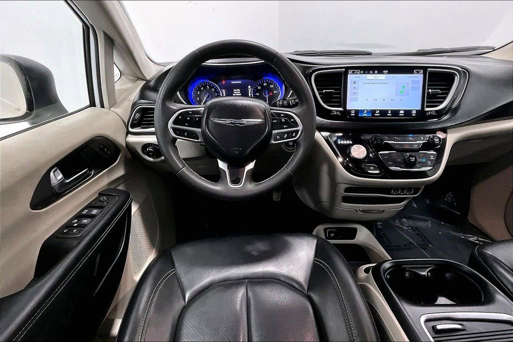 Used 2023 Chrysler Pacifica Touring-L FWD image 7