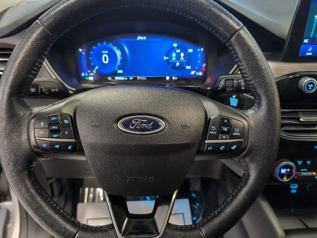 Certified 2020 Ford Escape Titanium AWD/4WD image 17