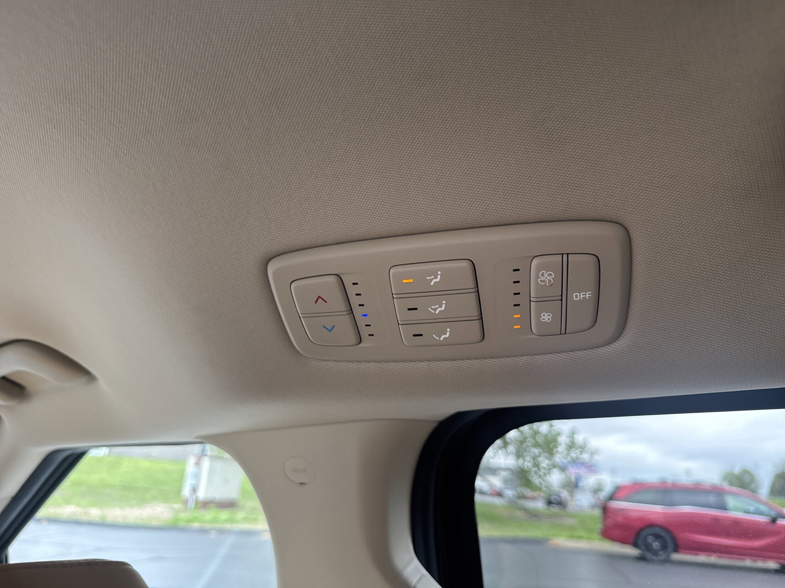 Used 2024 Kia Carnival LX image 17
