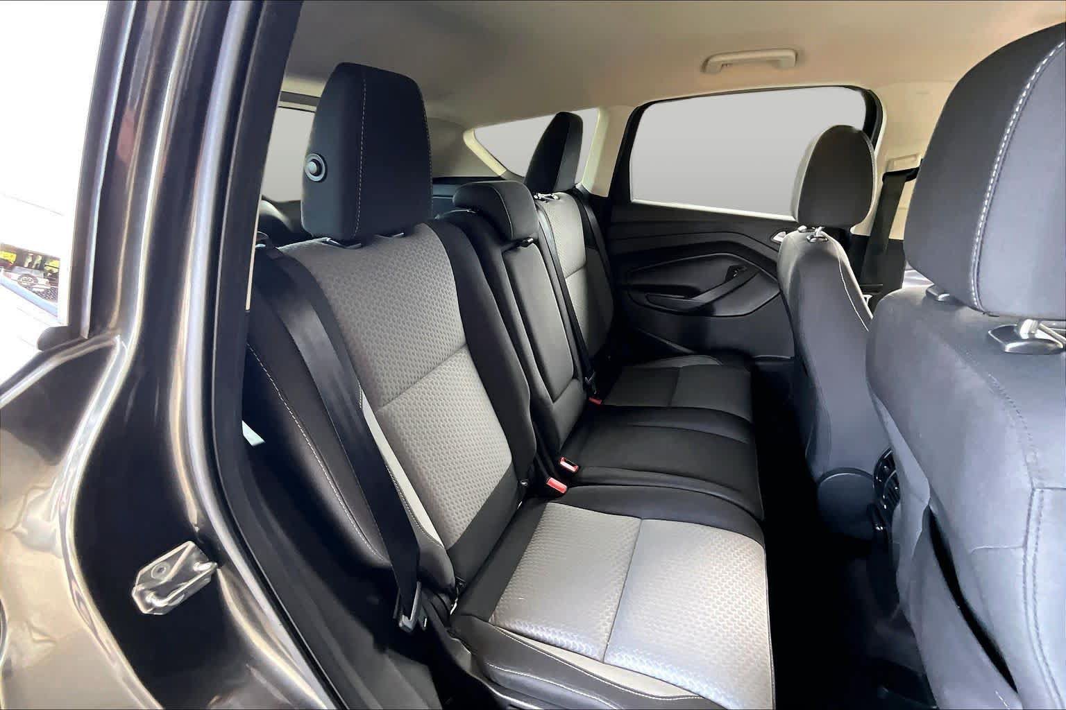 Used 2017 Ford Escape SE w/ Equipment Group 201A FWD image 19