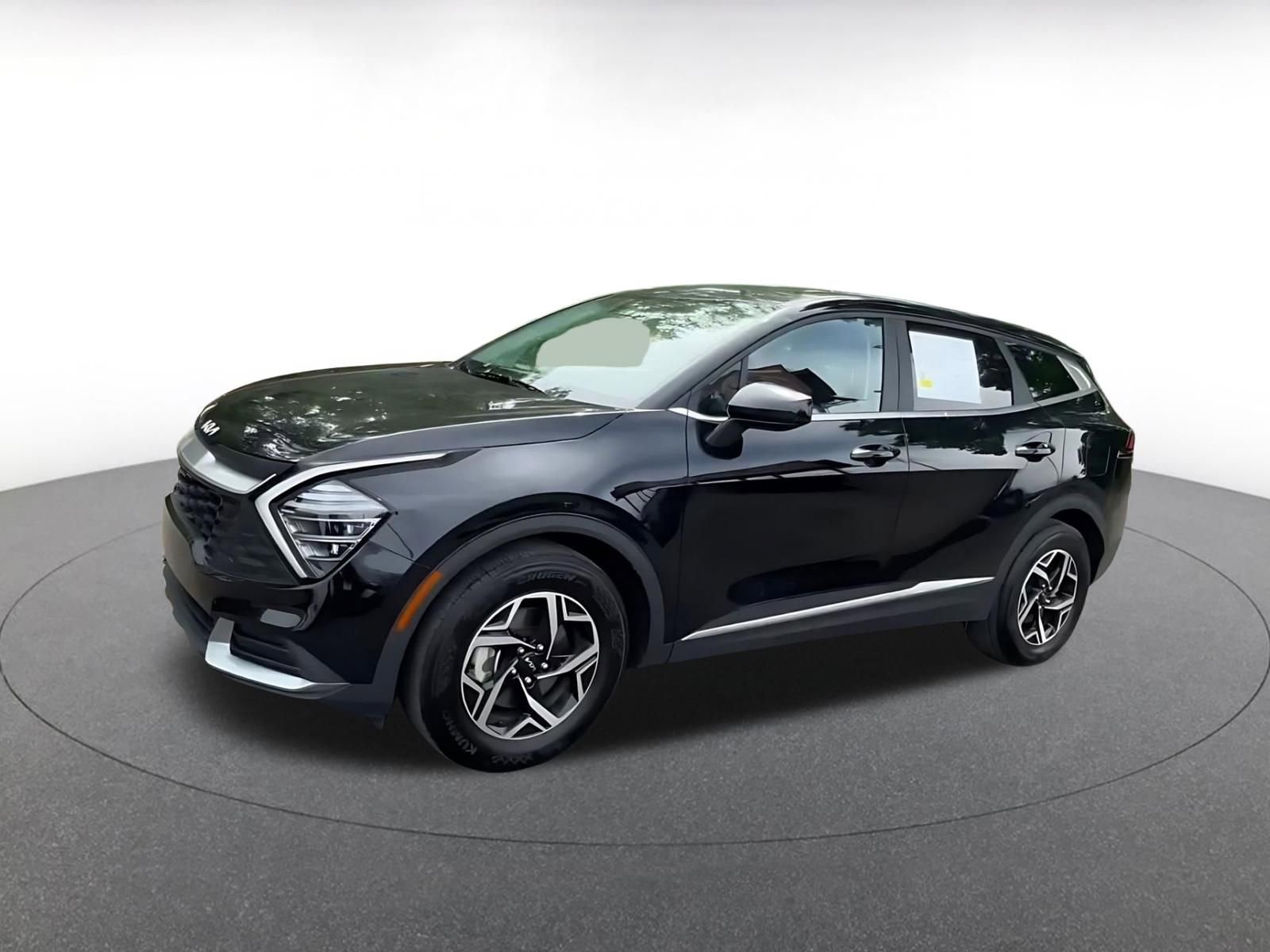 Used 2025 Kia Sportage LX image 8