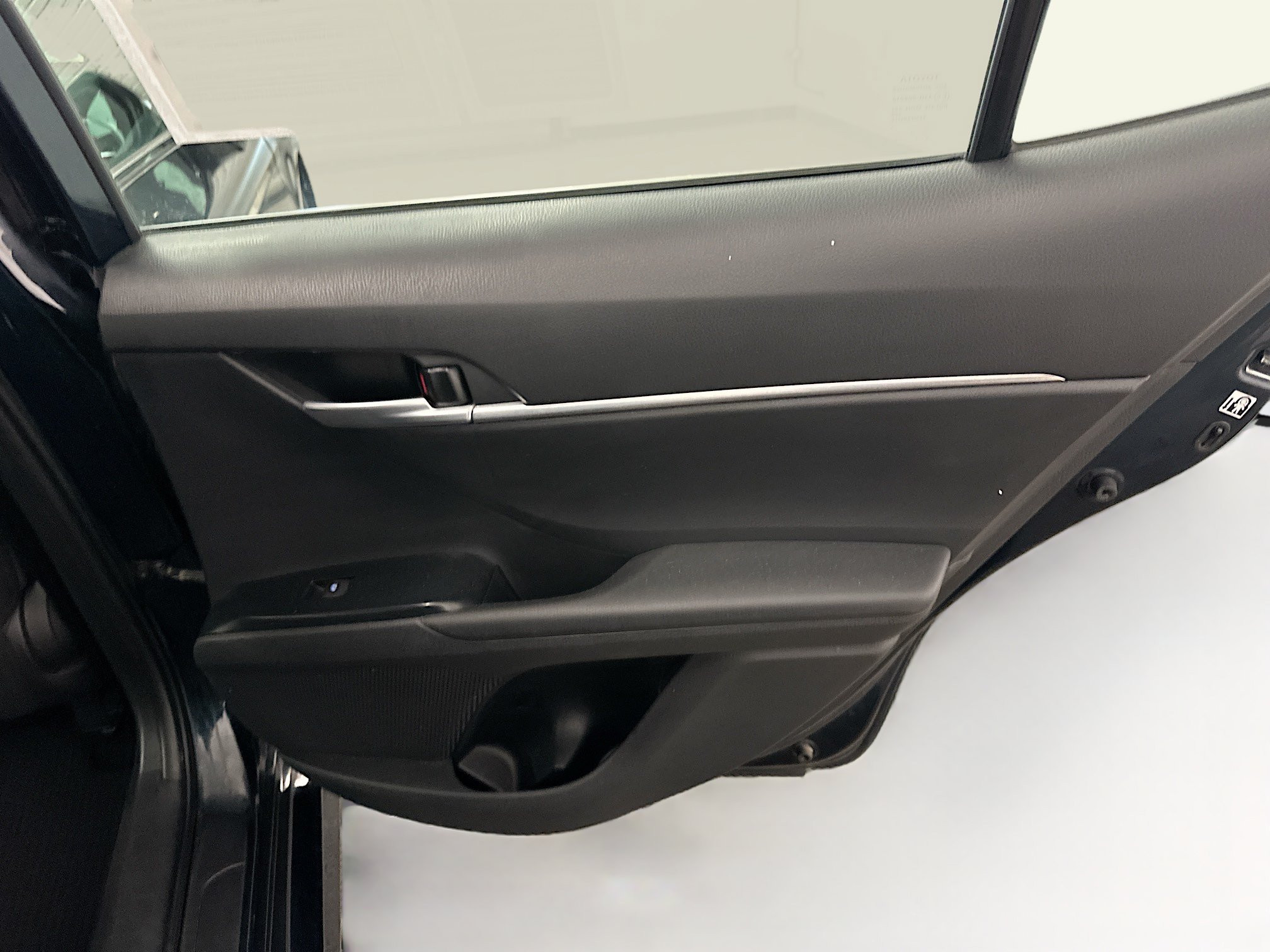Used 2018 Toyota Camry LE FWD image 30