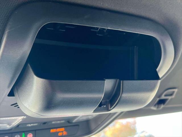 Used 2022 Buick Enclave Essence w/ Sport Touring Edition image 31