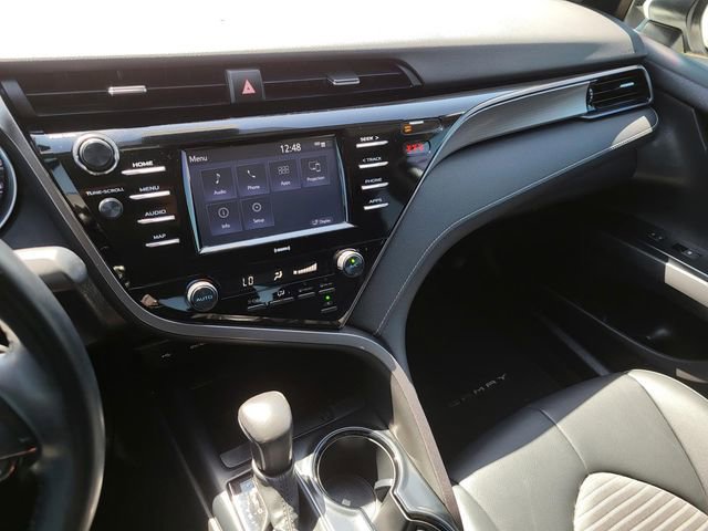 Used 2020 Toyota Camry SE w/ Carpet Mat Package image 18