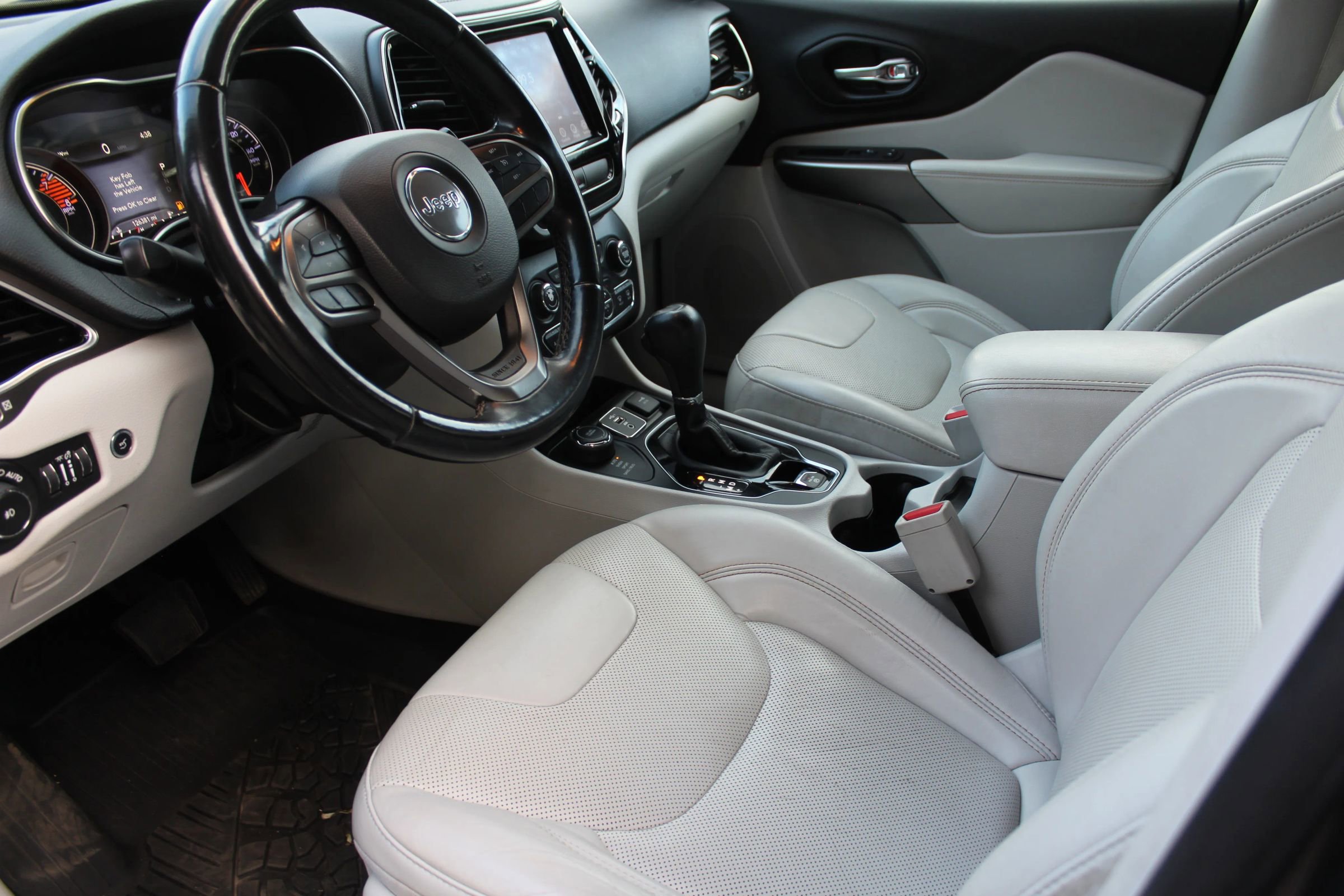 Used 2019 Jeep Cherokee Limited image 11