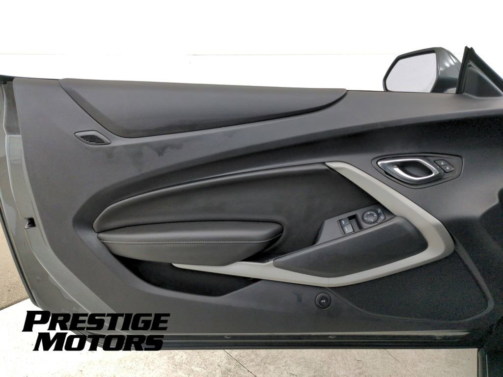 Used 2016 Chevrolet Camaro LT RWD image 33