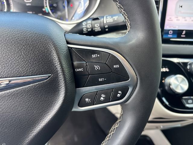 Used 2023 Chrysler Pacifica Touring-L FWD image 22