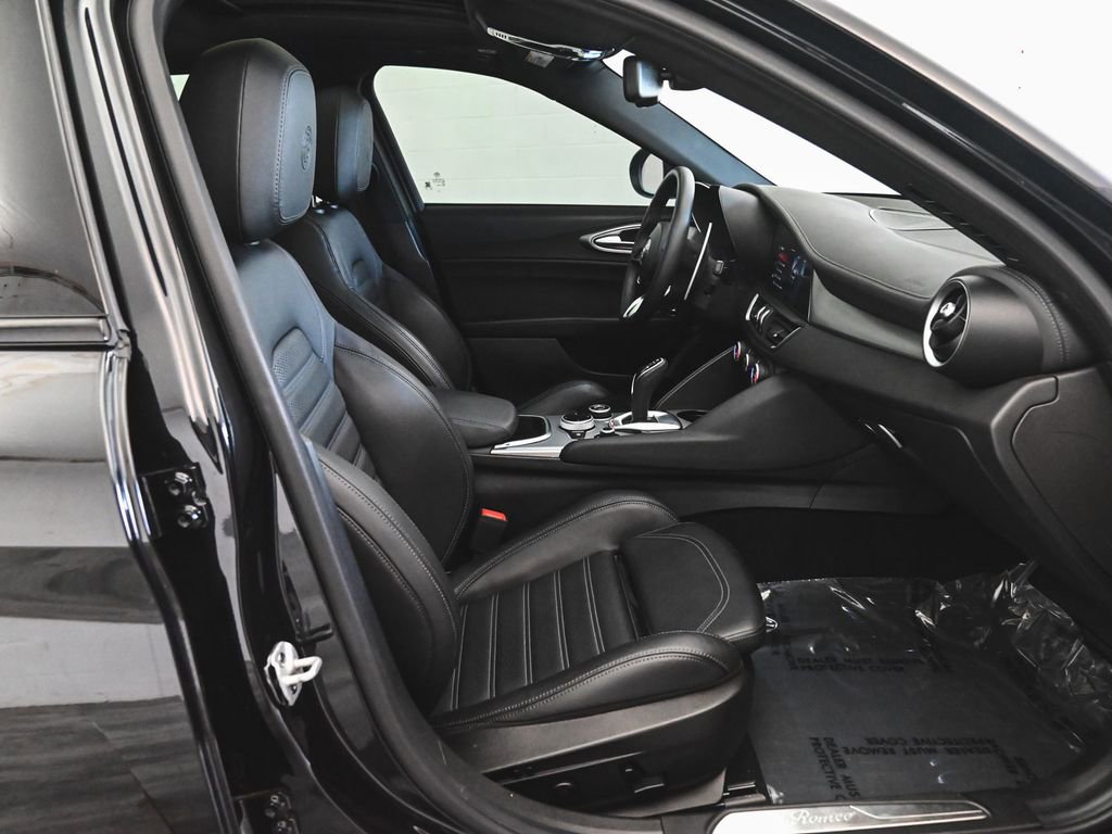 Used 2024 Alfa Romeo Giulia Veloce image 36