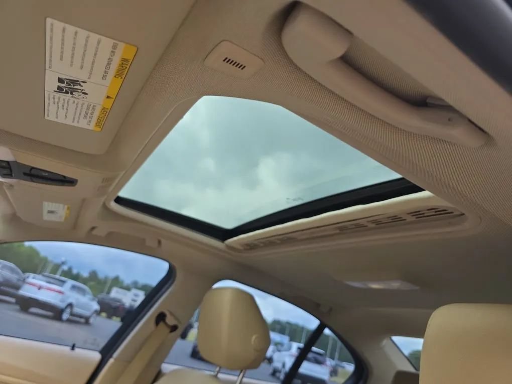 Used 2015 BMW 328i Sedan RWD image 16