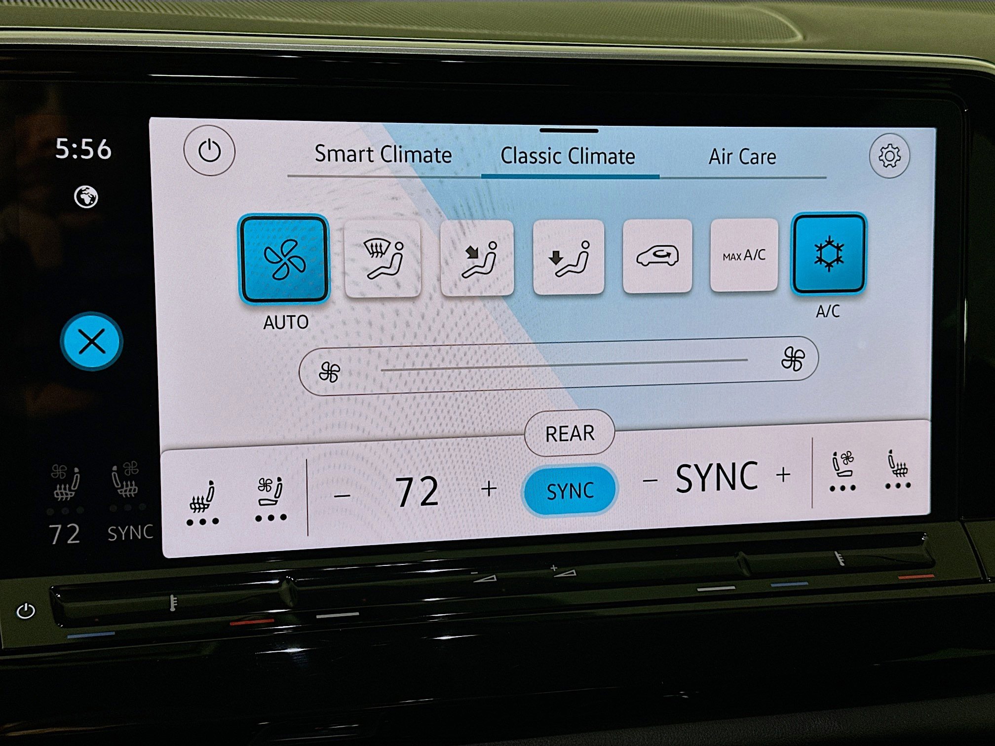 Used 2025 Volkswagen Atlas SE image 23