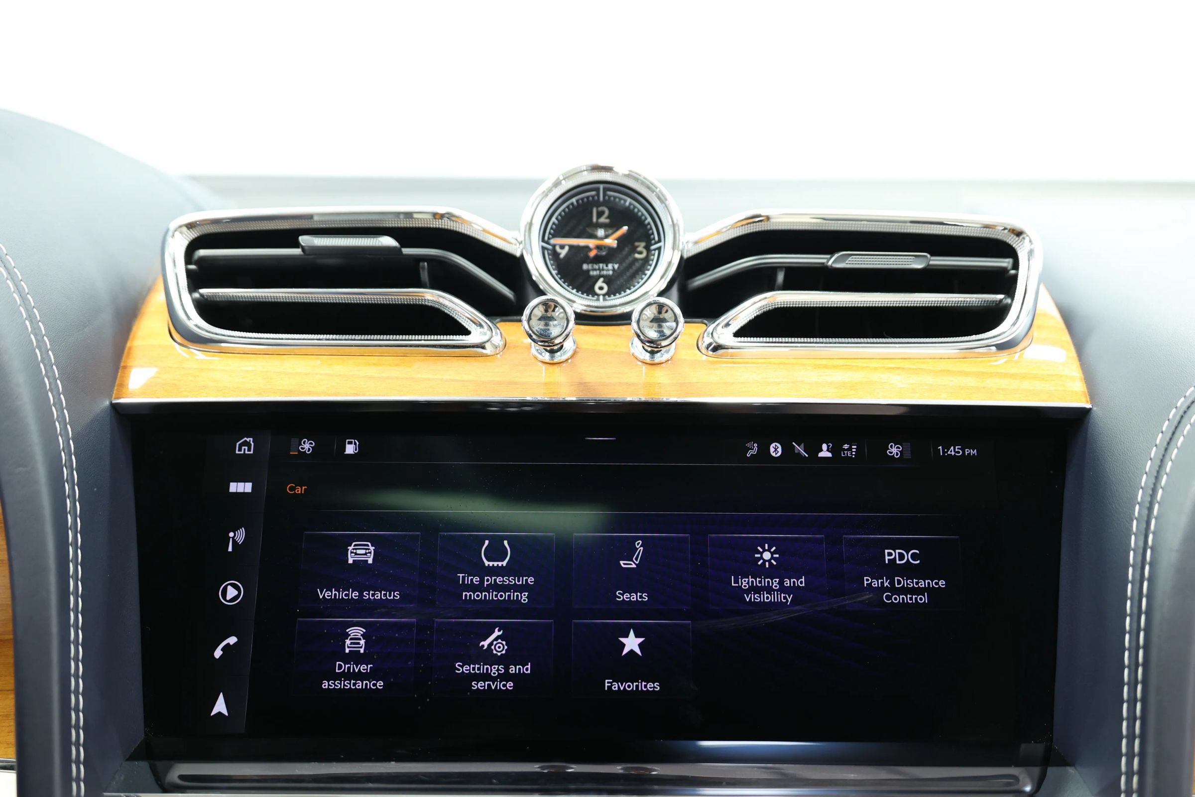 Used 2021 Bentley Bentayga w/ First Edition Specification AWD/4WD image 43