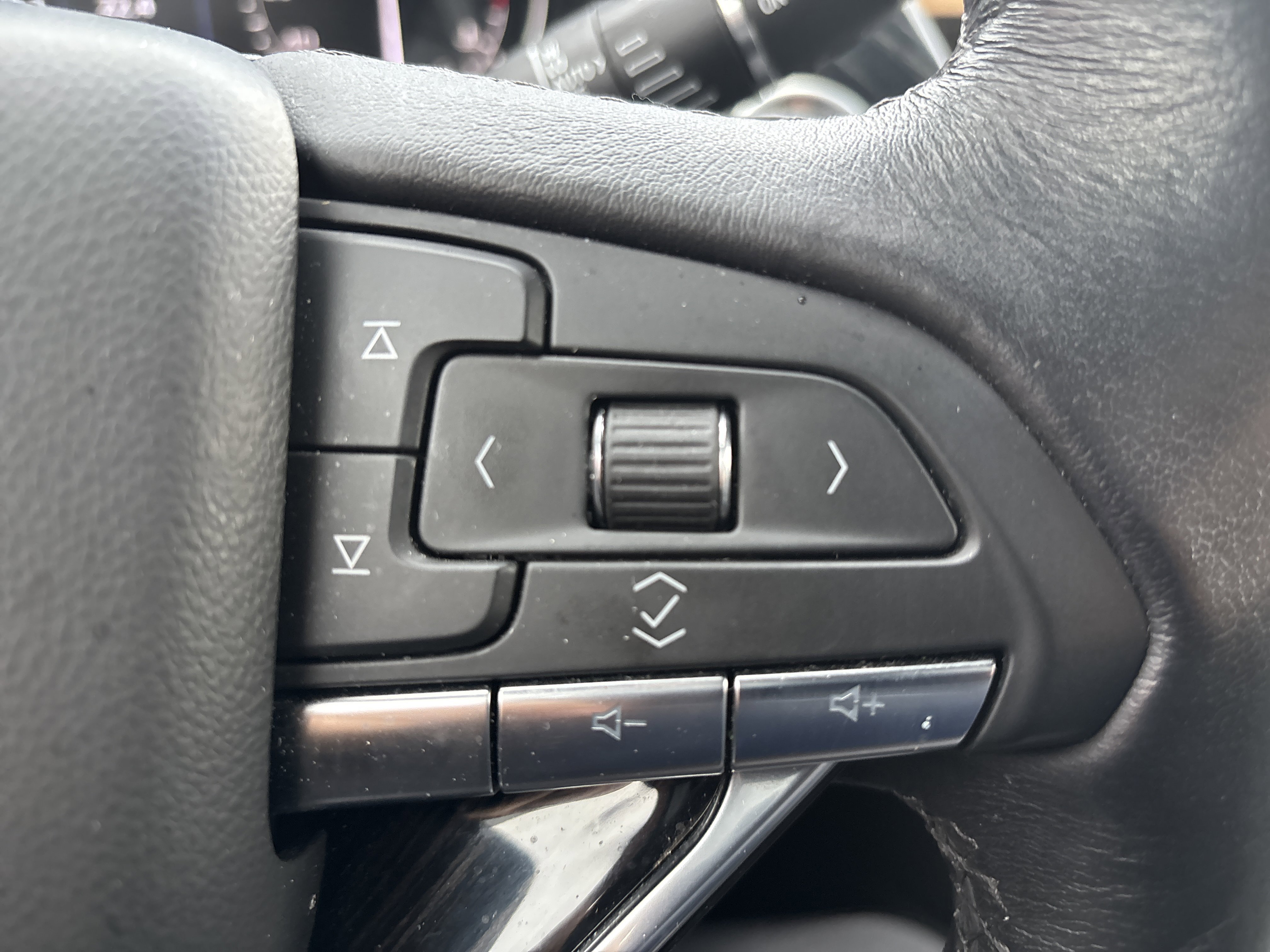 Used 2023 Cadillac XT6 Premium Luxury image 21