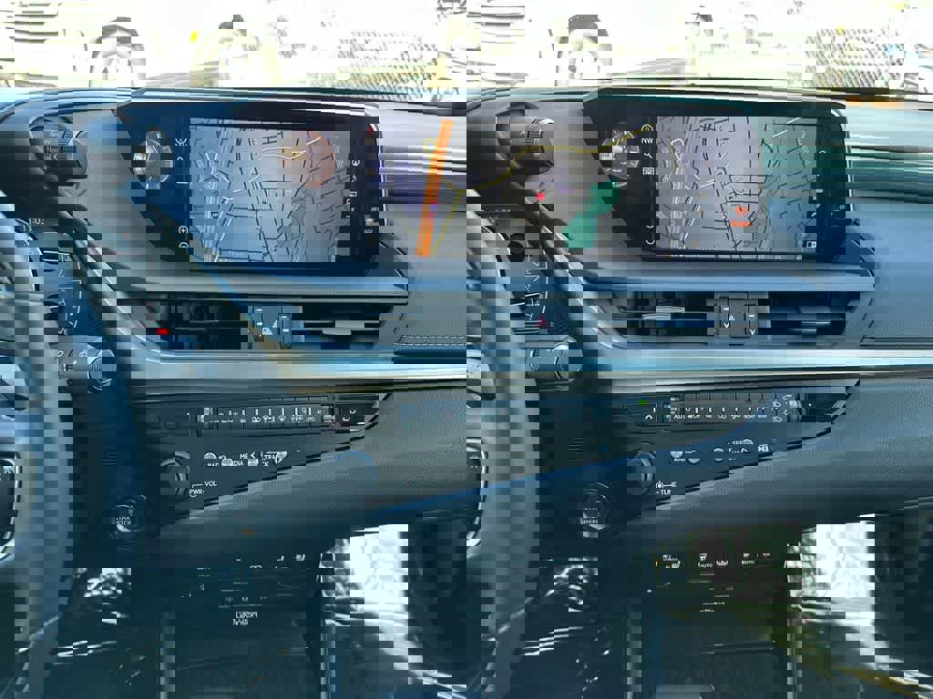 Used 2020 Lexus ES 350 w/ Luxury Package image 17