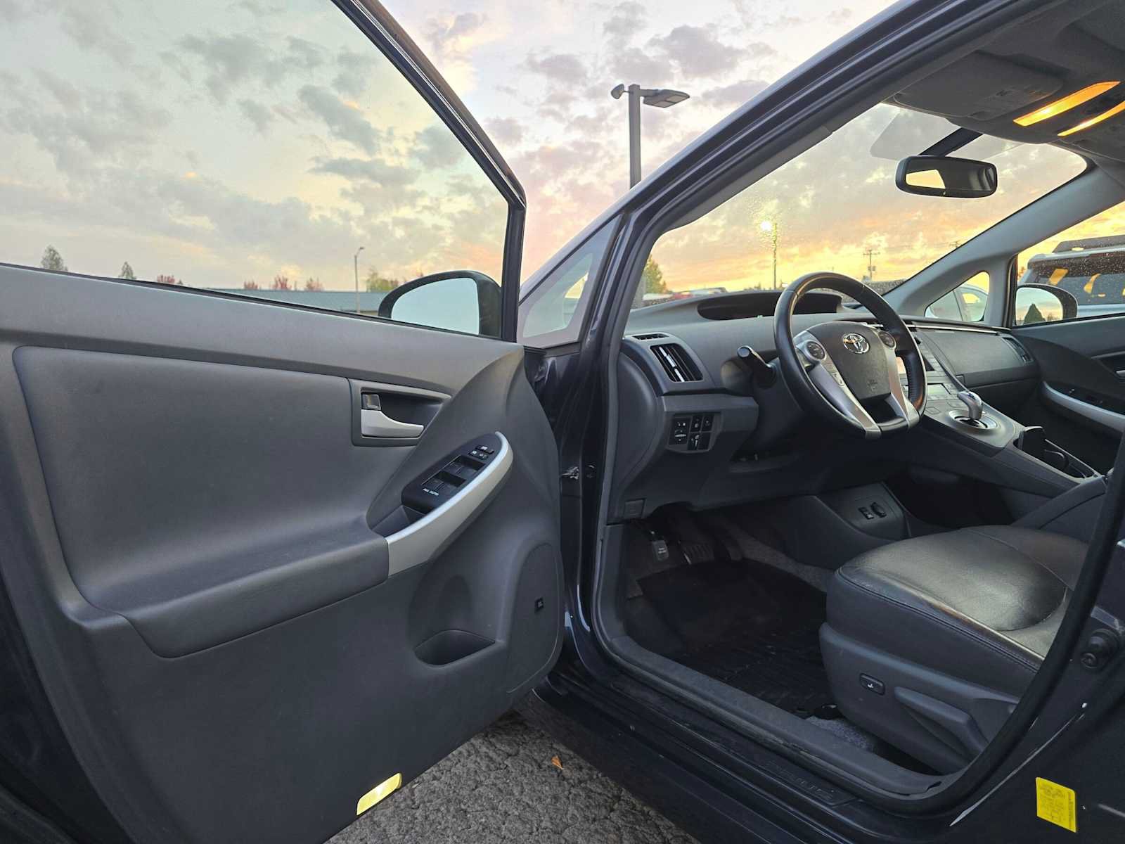 Used 2011 Toyota Prius Four w/ Solar Roof Pkg FWD image 22