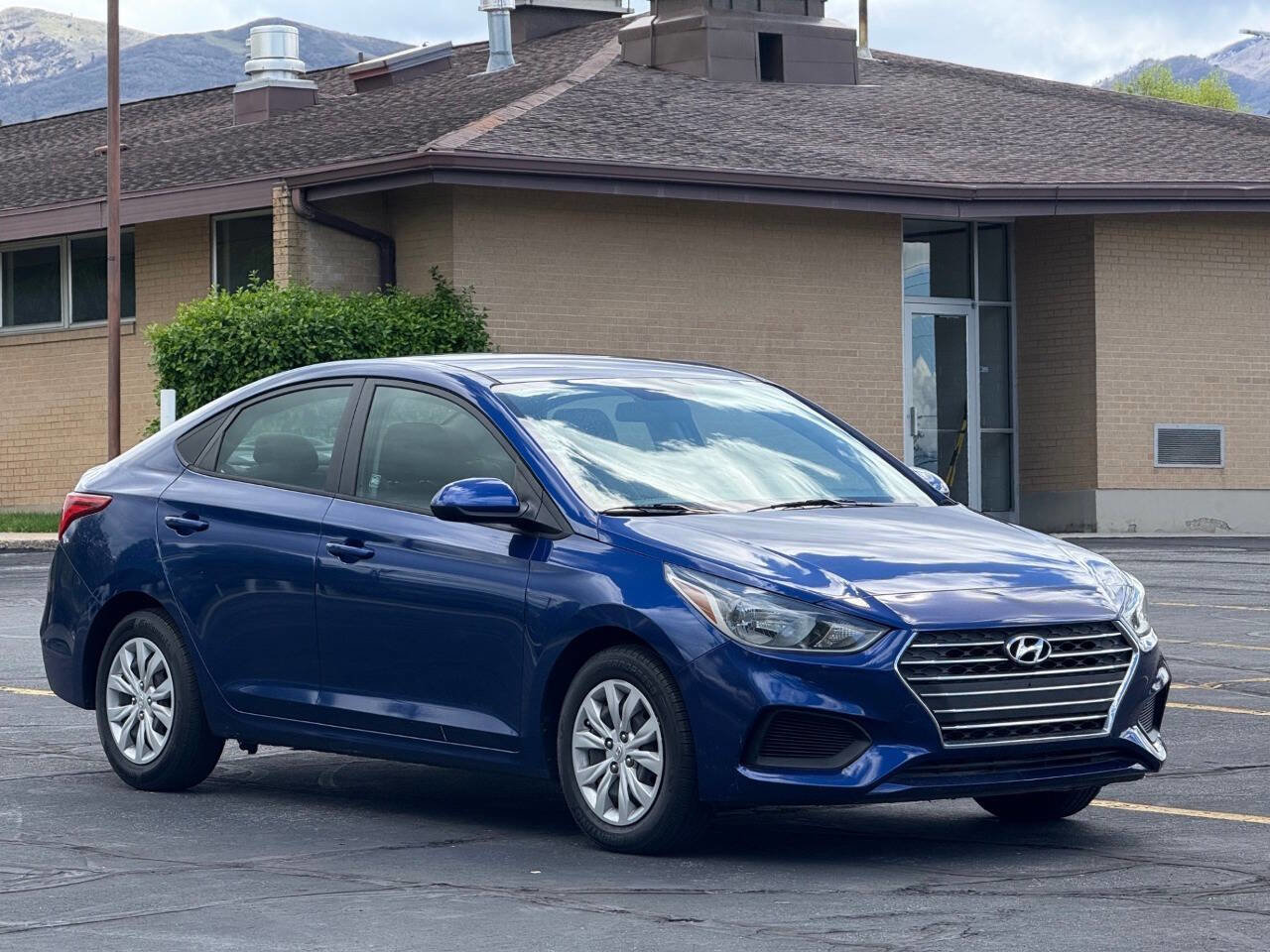 Used 2021 Hyundai Accent SE FWD image 3