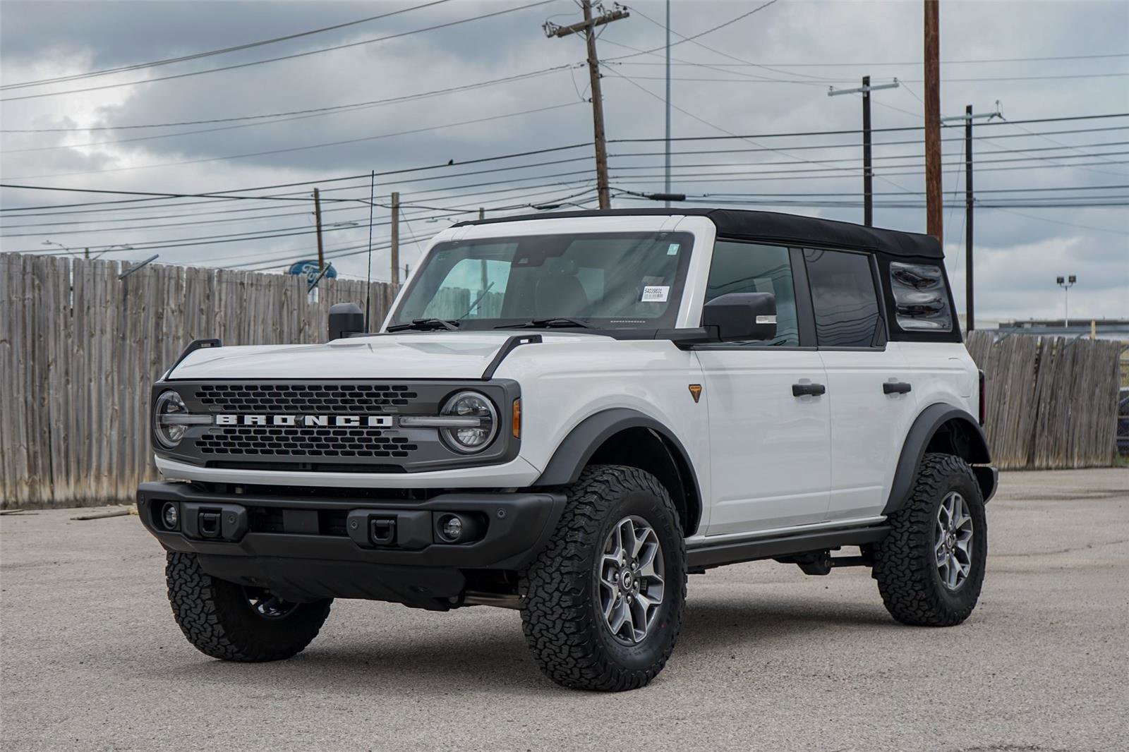 Used 2022 Ford Bronco Badlands image 8