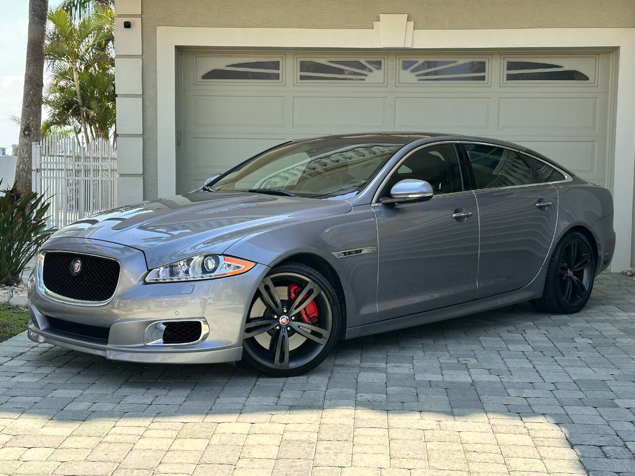 Used 2014 Jaguar XJ R LWB image 1