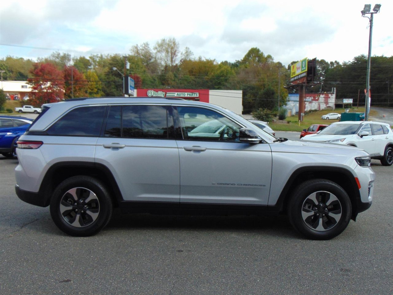 Used 2023 Jeep Grand Cherokee 4WD 4xe image 4