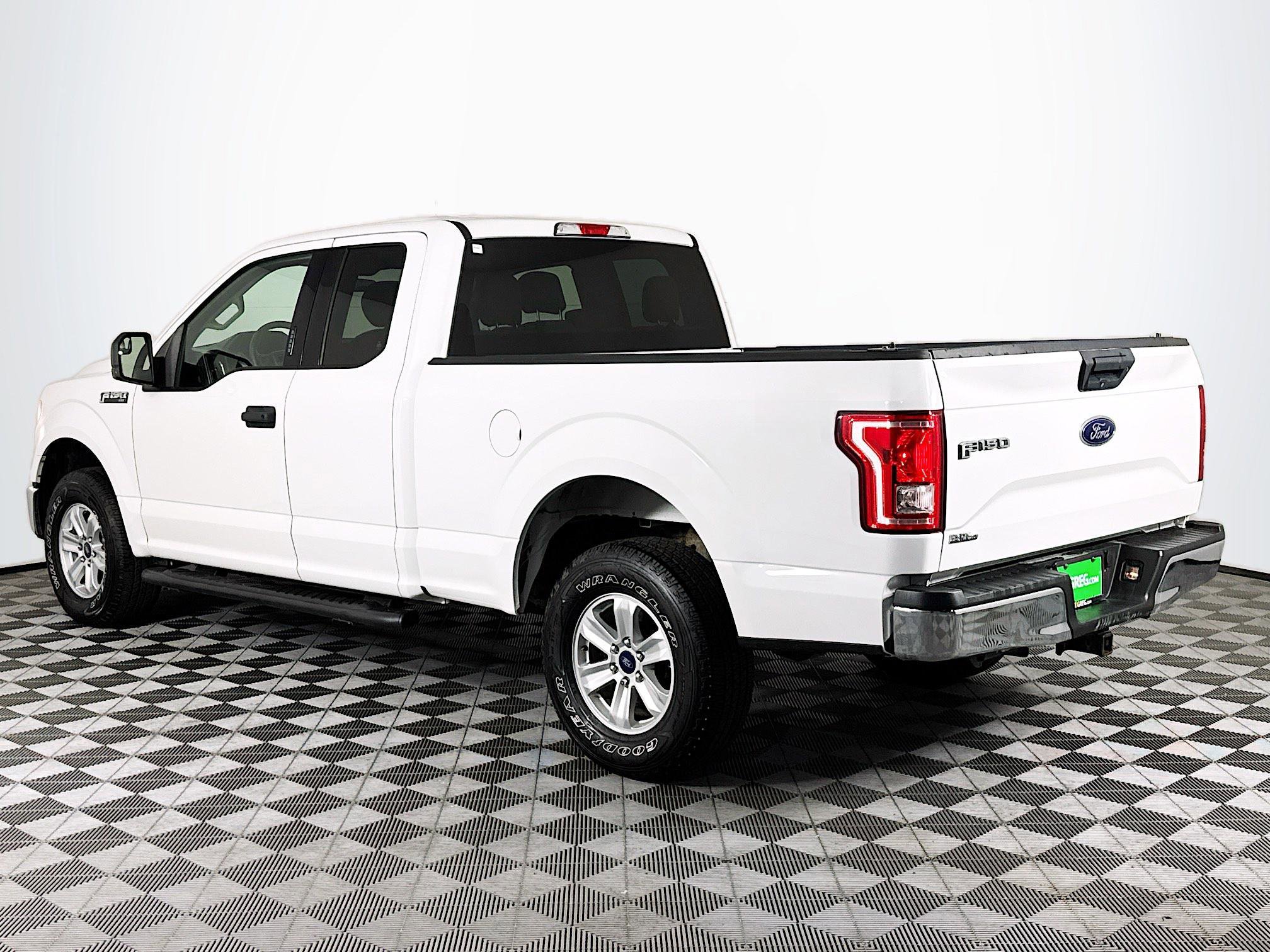 Used 2017 Ford F150 XLT w/ Trailer Tow Package image 6