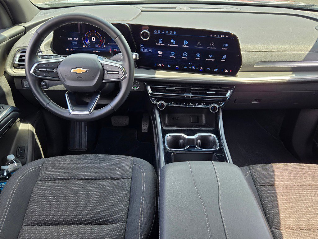 Used 2025 Chevrolet Traverse LT image 18