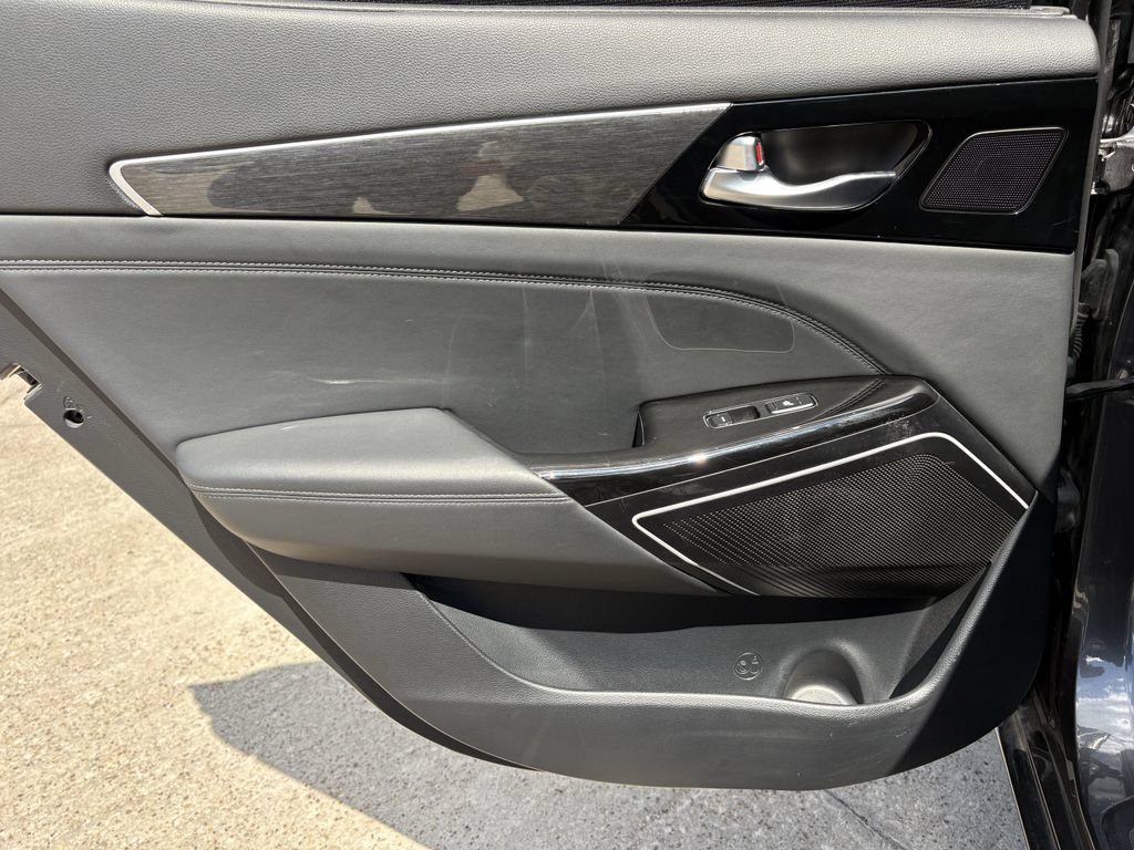 Used 2018 Kia Cadenza Limited FWD image 24