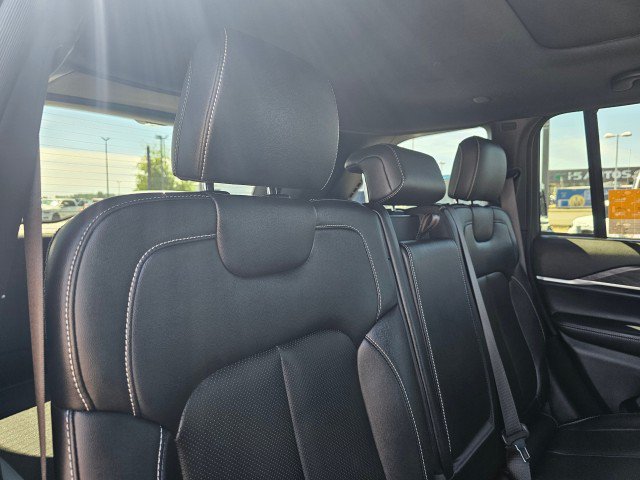 Certified 2024 Jeep Grand Cherokee Limited w/ Luxury Tech Group II AWD/4WD image 14