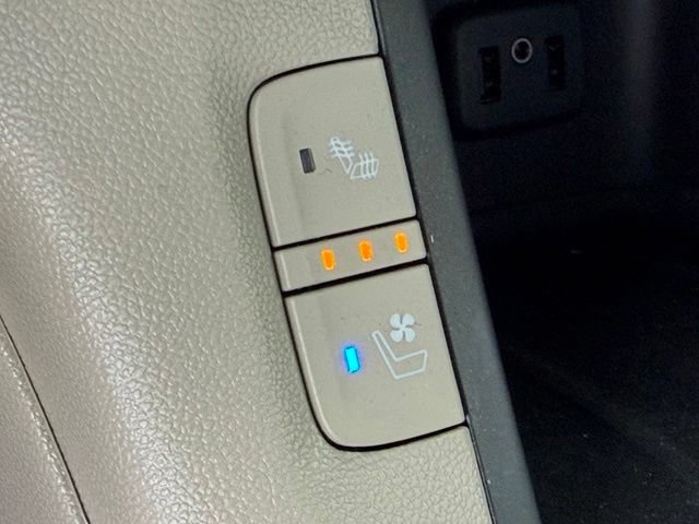 Used 2019 GMC Acadia Denali w/ Technology Package FWD image 26