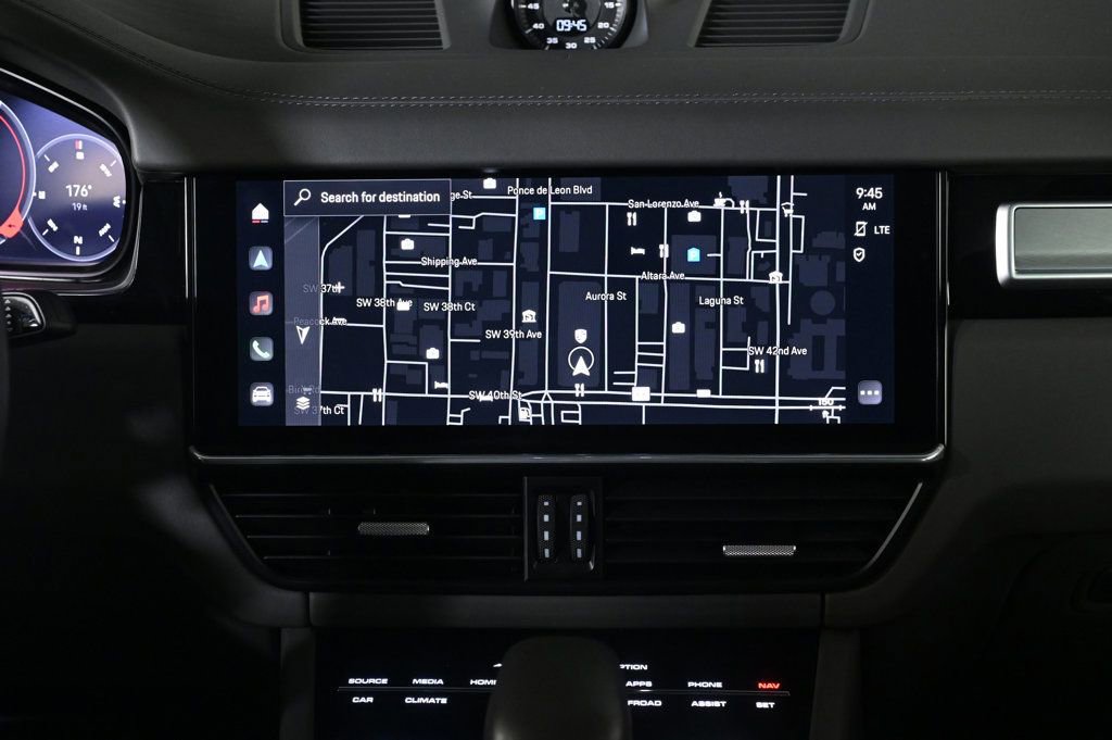 Used 2022 Porsche Cayenne Turbo image 16