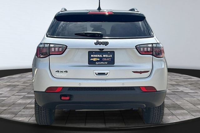 Used 2025 Jeep Compass Trailhawk AWD/4WD image 5