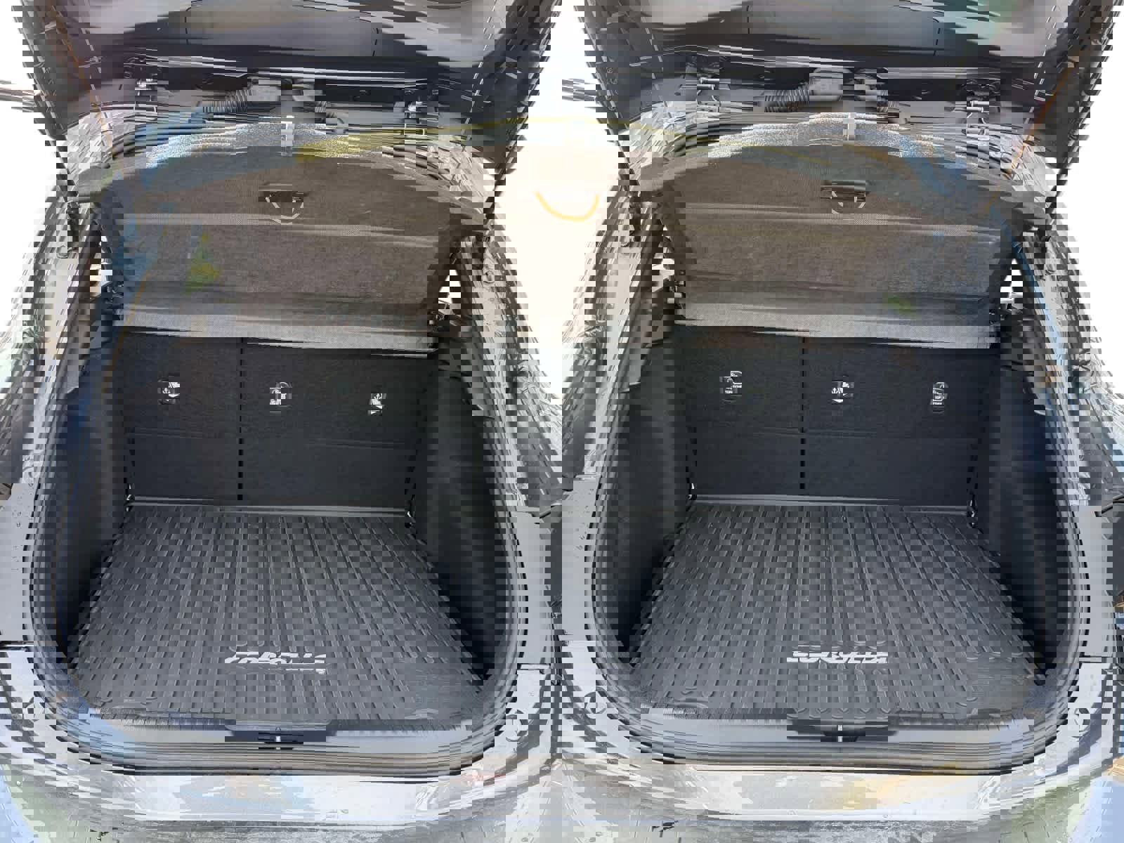 Used 2024 Toyota Corolla SE image 8