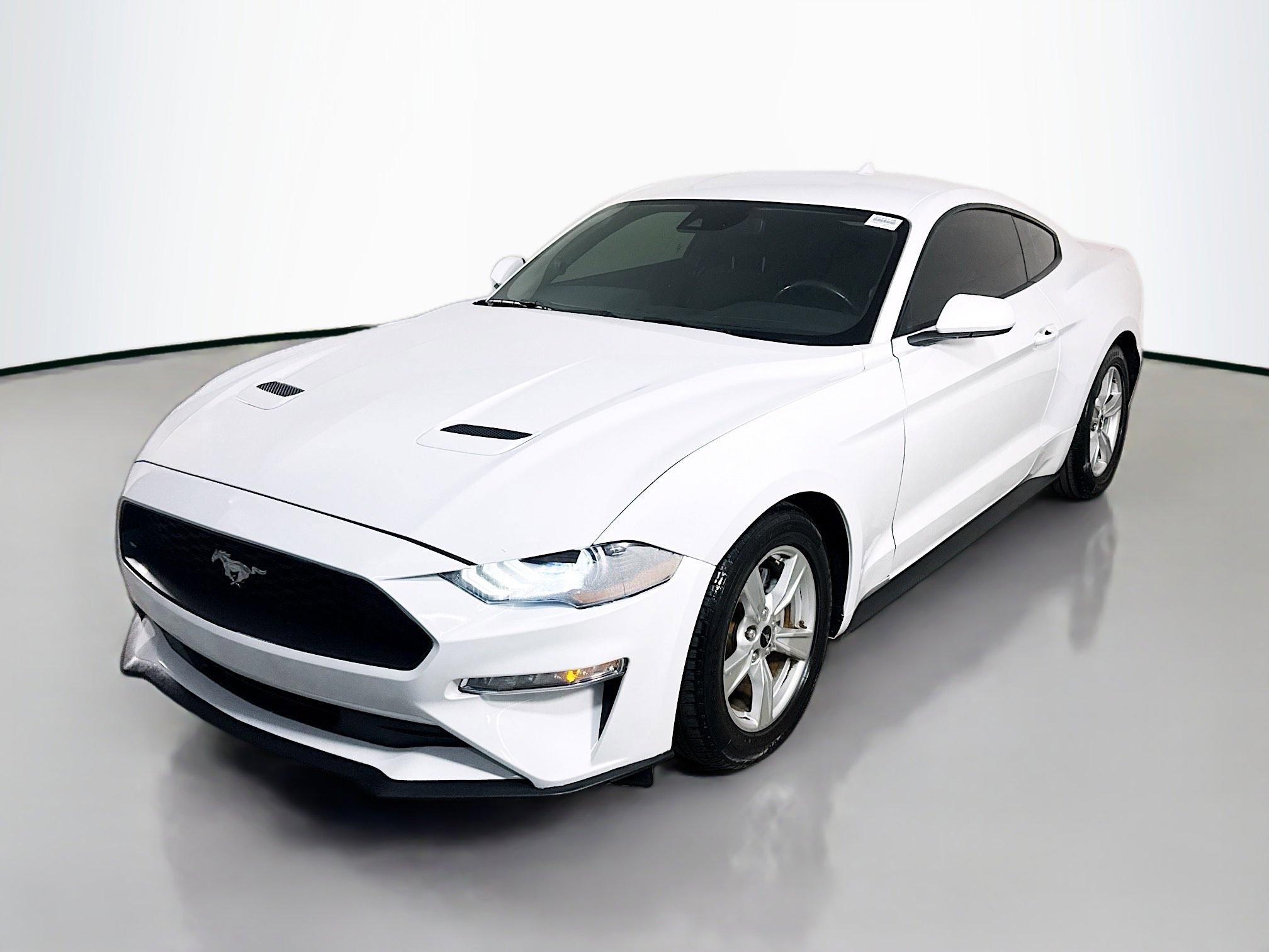 Used 2021 Ford Mustang EcoBoost image 4