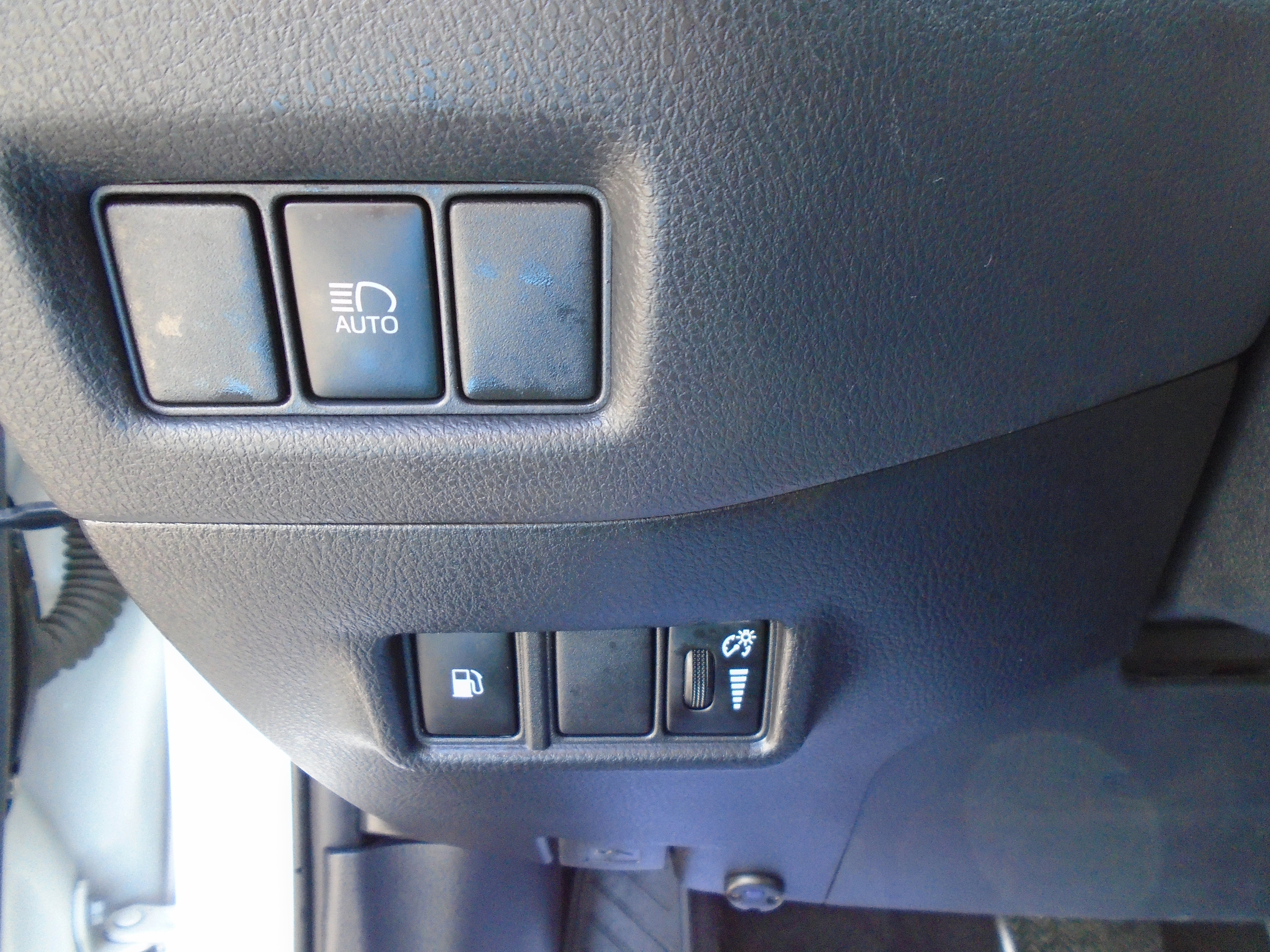 Used 2021 Toyota C-HR LE FWD image 19