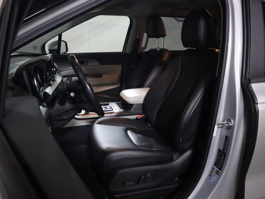 Used 2022 Kia Carnival LX FWD image 30