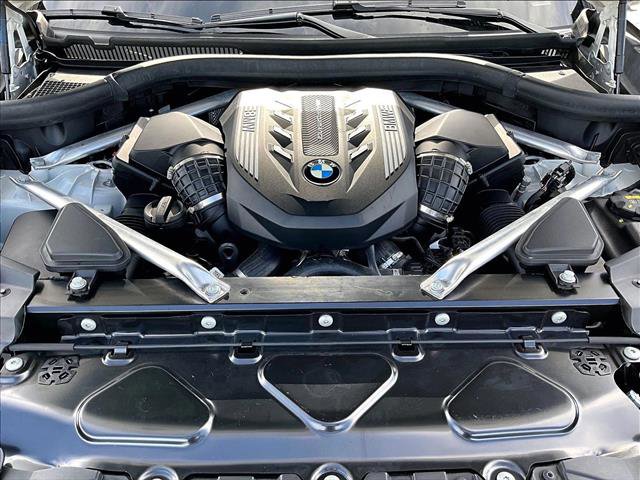 Used 2021 BMW X5 M50i w/ Executive Package image 11
