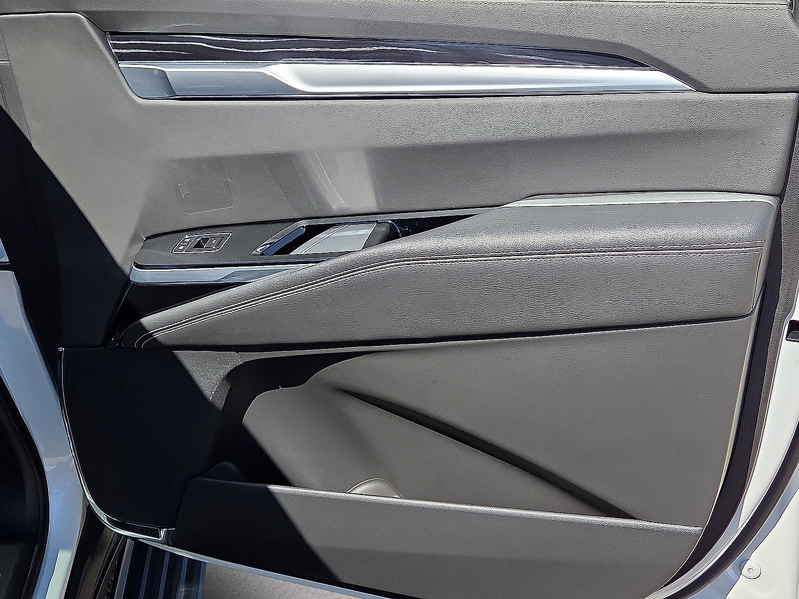 Used 2025 Cadillac Escalade Sport AWD/4WD image 15