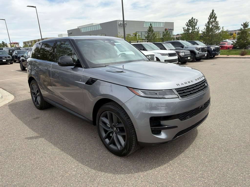 Used 2025 Land Rover Range Rover Sport SE AWD/4WD image 9