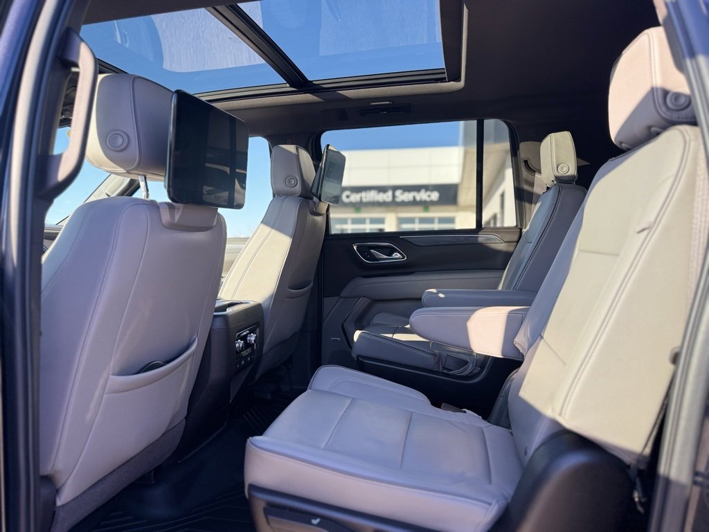 Used 2023 GMC Yukon XL SLT image 11