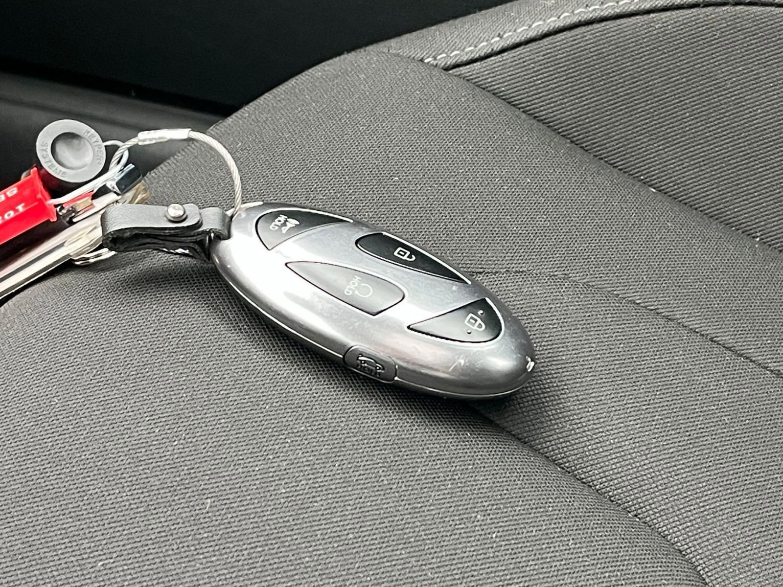 Used 2025 Hyundai Elantra SEL image 21