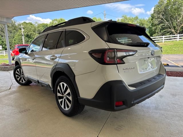 Used 2023 Subaru Outback Premium AWD/4WD image 9