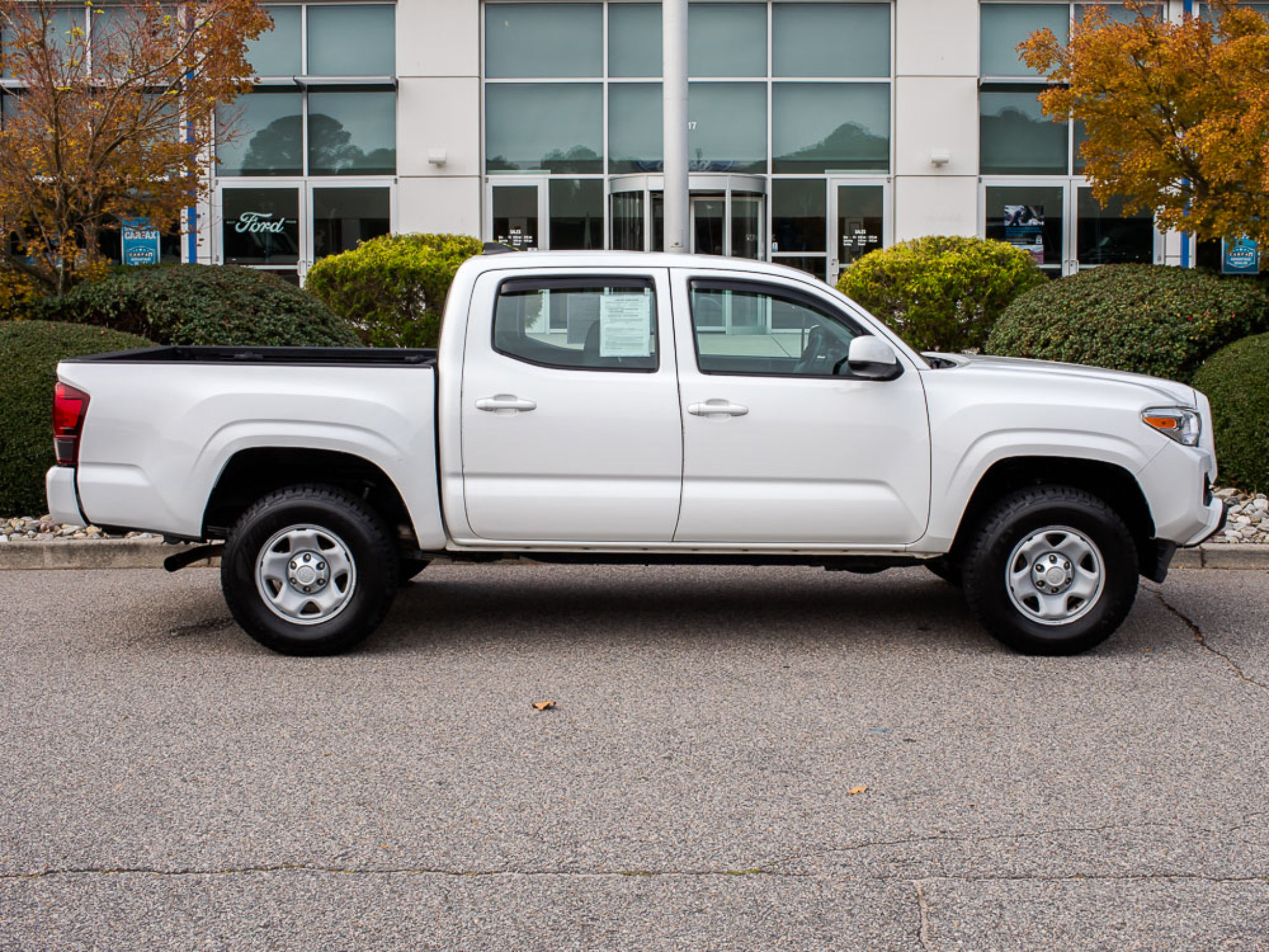 Used 2018 Toyota Tacoma SR RWD image 1