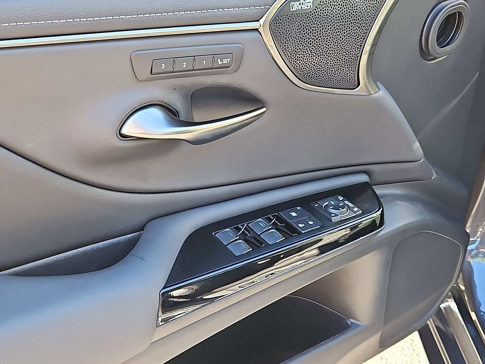 Certified 2024 Lexus ES 300h F Sport image 15