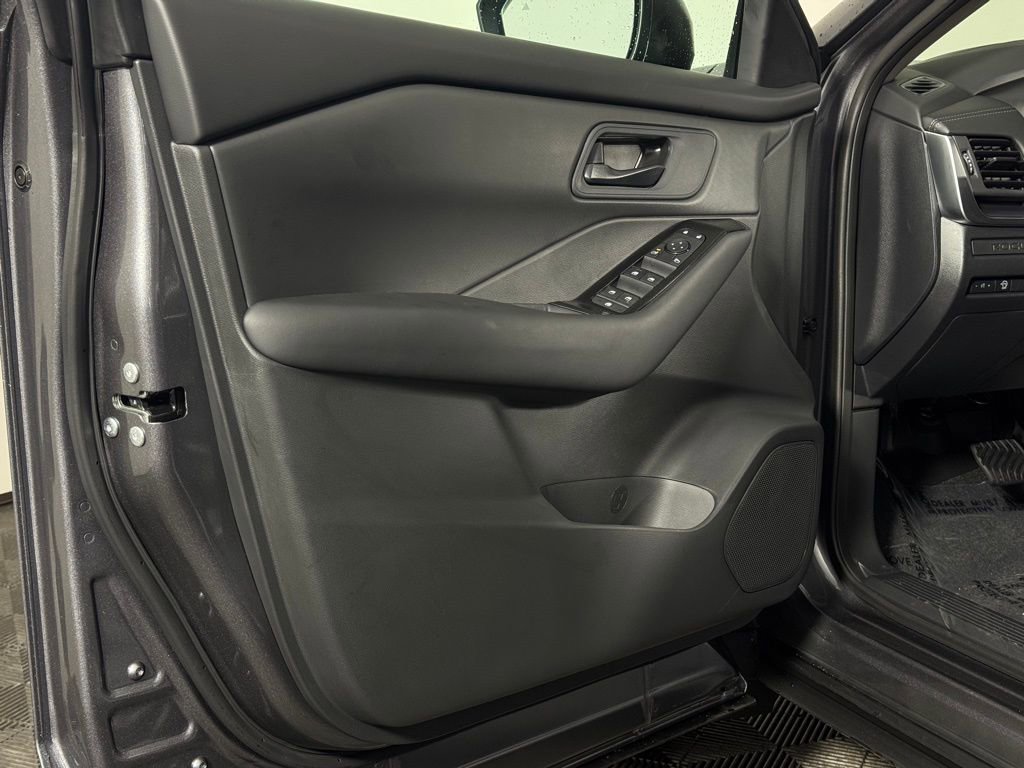 New 2026 Nissan Rogue S image 21