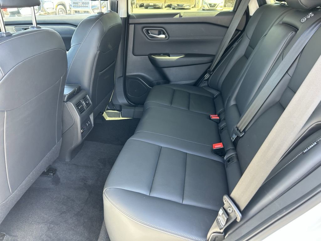 Used 2025 Nissan Rogue SL w/ SL Premium Package image 14